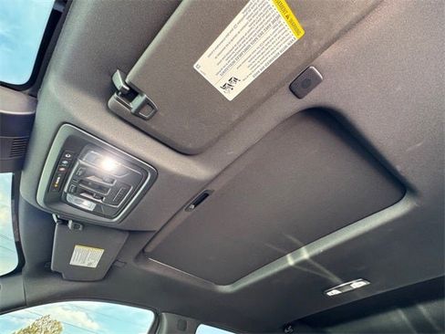 Used 2022 Chevrolet Silverado 1500 ZR2 w/ Technology Package image 23
