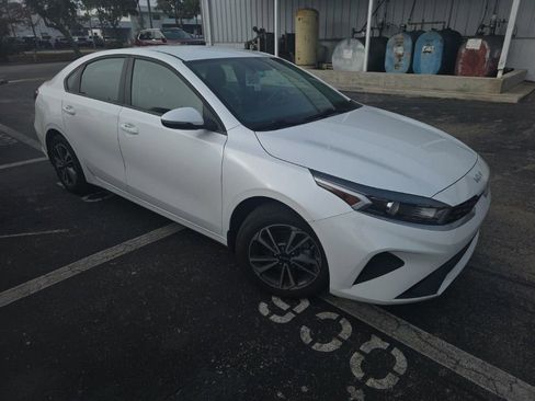 Certified 2024 Kia Forte LXS w/ LXS Technology Package FWD image 3