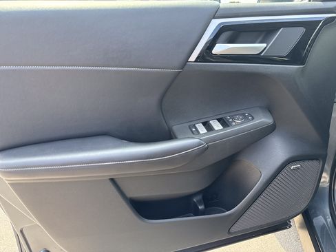 Used 2025 Mitsubishi Outlander SE AWD/4WD image 16