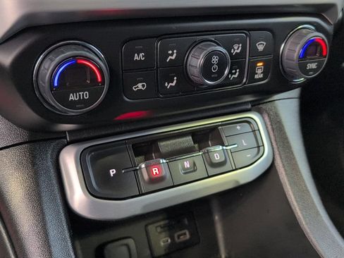 Used 2023 GMC Acadia SLT image 33