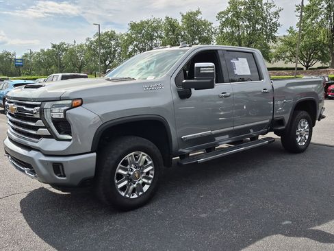 Used 2024 Chevrolet Silverado 2500 High Country w/ Technology Package AWD/4WD image 8