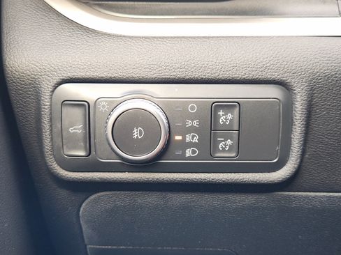Used 2020 Ford Explorer XLT w/ Equipment Group 202A RWD image 21