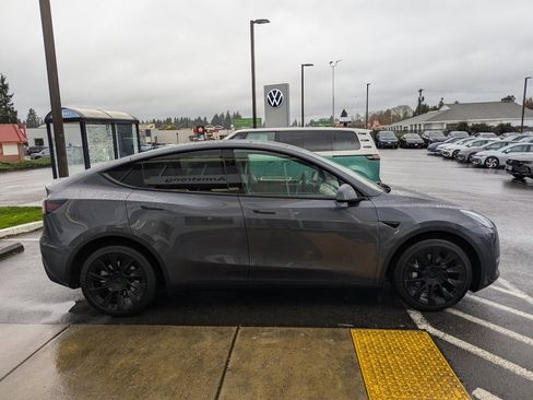 Used 2023 Tesla Model Y Long Range image 6