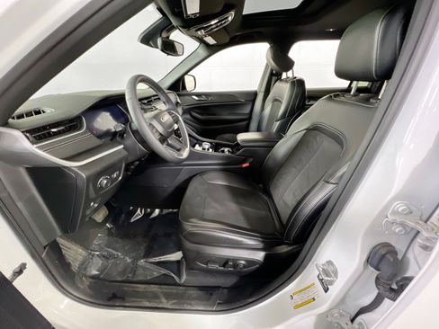 Used 2023 Jeep Grand Cherokee L Laredo image 20