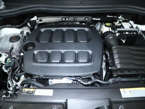 Used 2026 Volkswagen Tiguan SE AWD/4WD image 34