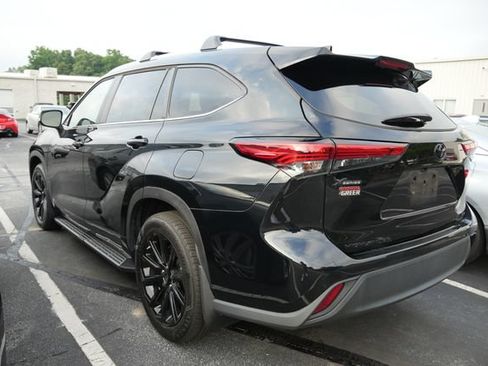 Used 2023 Toyota Highlander XLE FWD image 5