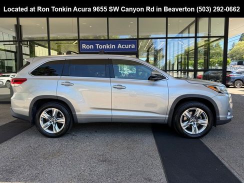 Used 2017 Toyota Highlander Limited AWD/4WD image 7