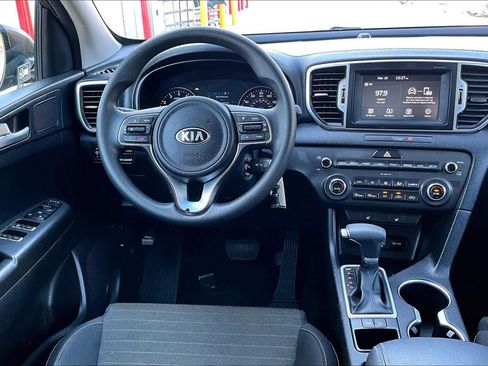 Used 2018 Kia Sportage LX w/ LX Technology Package image 6