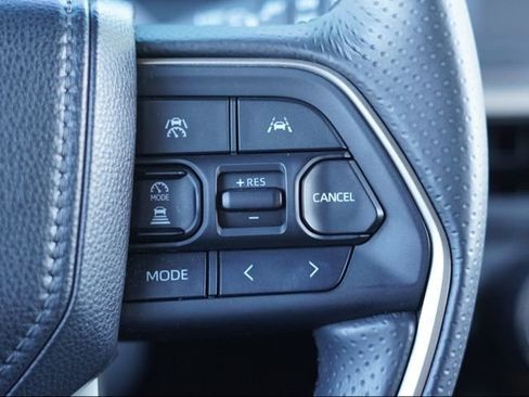 Certified 2025 Toyota 4Runner TRD Off-Road image 27