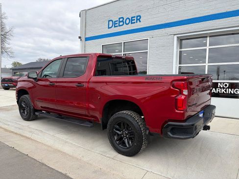 Used 2021 Chevrolet Silverado 1500 LT Trail Boss w/ LT Trail Boss Premium Package AWD/4WD image 3
