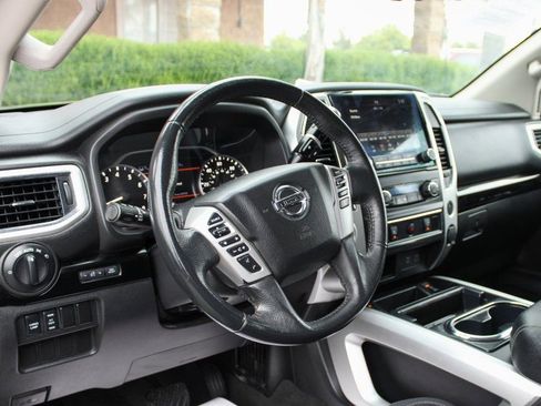 Used 2021 Nissan Titan SV w/ SV Convenience Package image 19