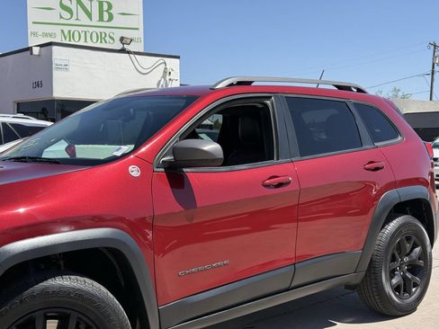 Used 2015 Jeep Cherokee Trailhawk w/ Comfort/Convenience Group AWD/4WD image 10