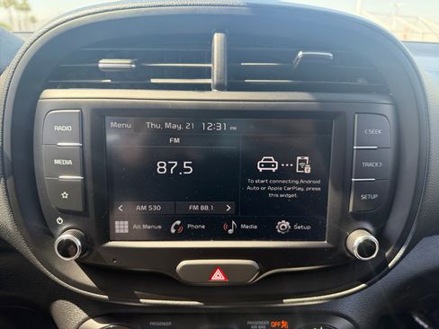 Used 2025 Kia Soul LX FWD image 16