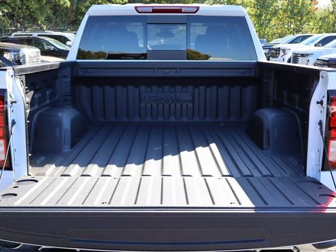 New 2026 GMC Sierra 1500 SLE w/ X31 Off-Road Package AWD/4WD image 8