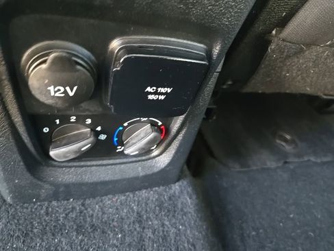 Used 2022 Ford Transit Connect XLT image 24