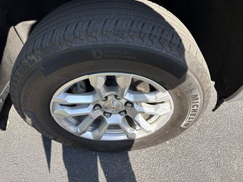 Used 2023 Chevrolet Silverado 1500 LT w/ Convenience Package II image 9