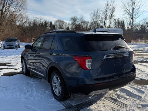 Used 2020 Ford Explorer XLT w/ Equipment Group 202A AWD/4WD image 4