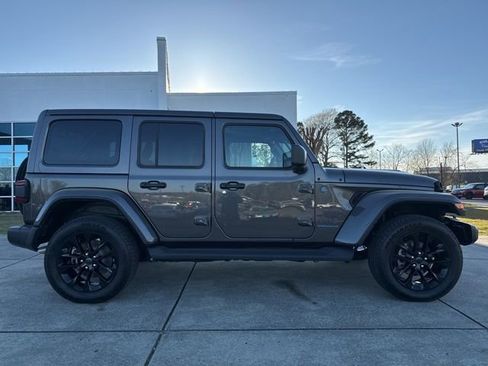 Used 2025 Jeep Wrangler Unlimited Sahara image 8