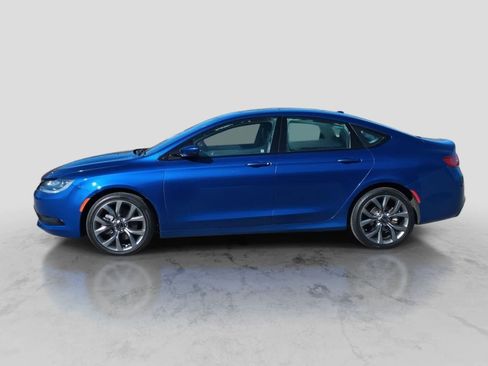 Used 2016 Chrysler 200 S FWD image 5