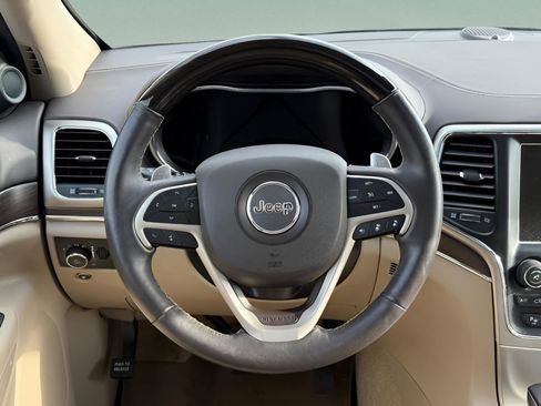 Used 2017 Jeep Grand Cherokee Overland w/ Jeep Active Safety Group image 14