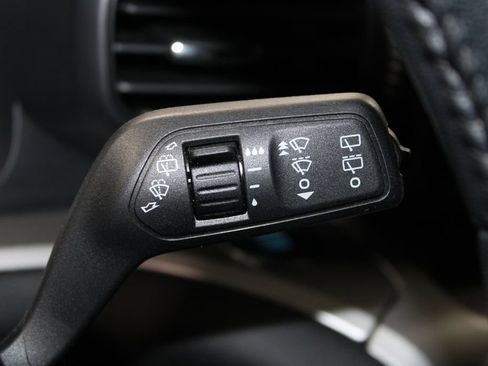 Used 2021 Ford Explorer XLT RWD image 40