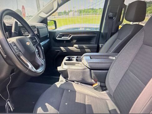 Used 2023 Chevrolet Silverado 1500 LT AWD/4WD image 6