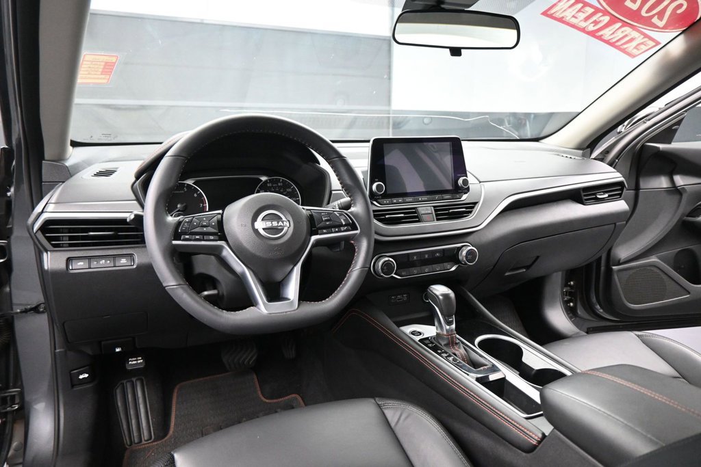 Used 2024 Nissan Altima 2.5 SR FWD image 9