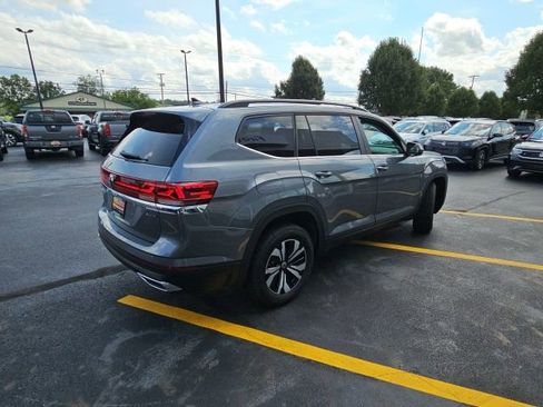 Used 2025 Volkswagen Atlas SE AWD/4WD image 9