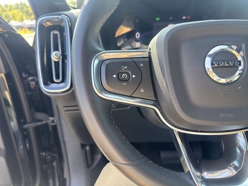 Used 2024 Volvo XC40 B5 Core image 18