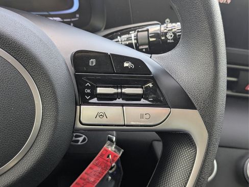 Used 2024 Hyundai Elantra SE FWD image 35