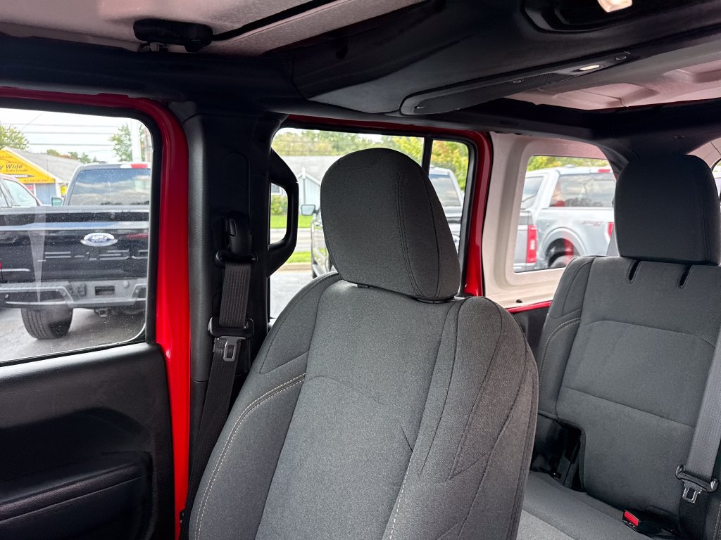 Used 2024 Jeep Wrangler Unlimited Sport AWD/4WD image 32