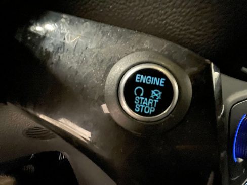 Used 2017 Ford Escape Titanium w/ Equipment Group 301A AWD/4WD image 32