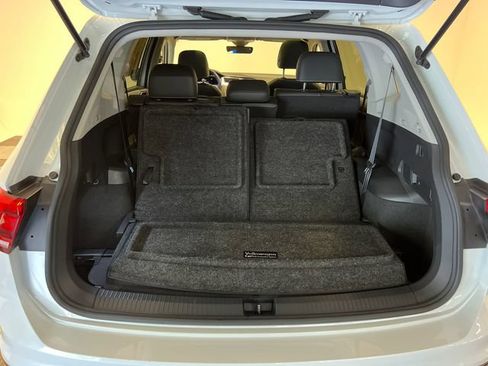 Certified 2023 Volkswagen Tiguan SE w/ Panoramic Sunroof Package FWD image 5