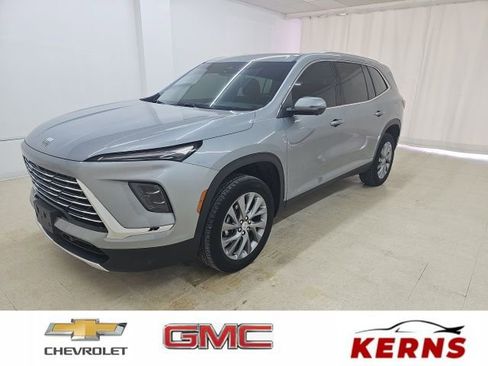 Used 2025 Buick Enclave Preferred image 1