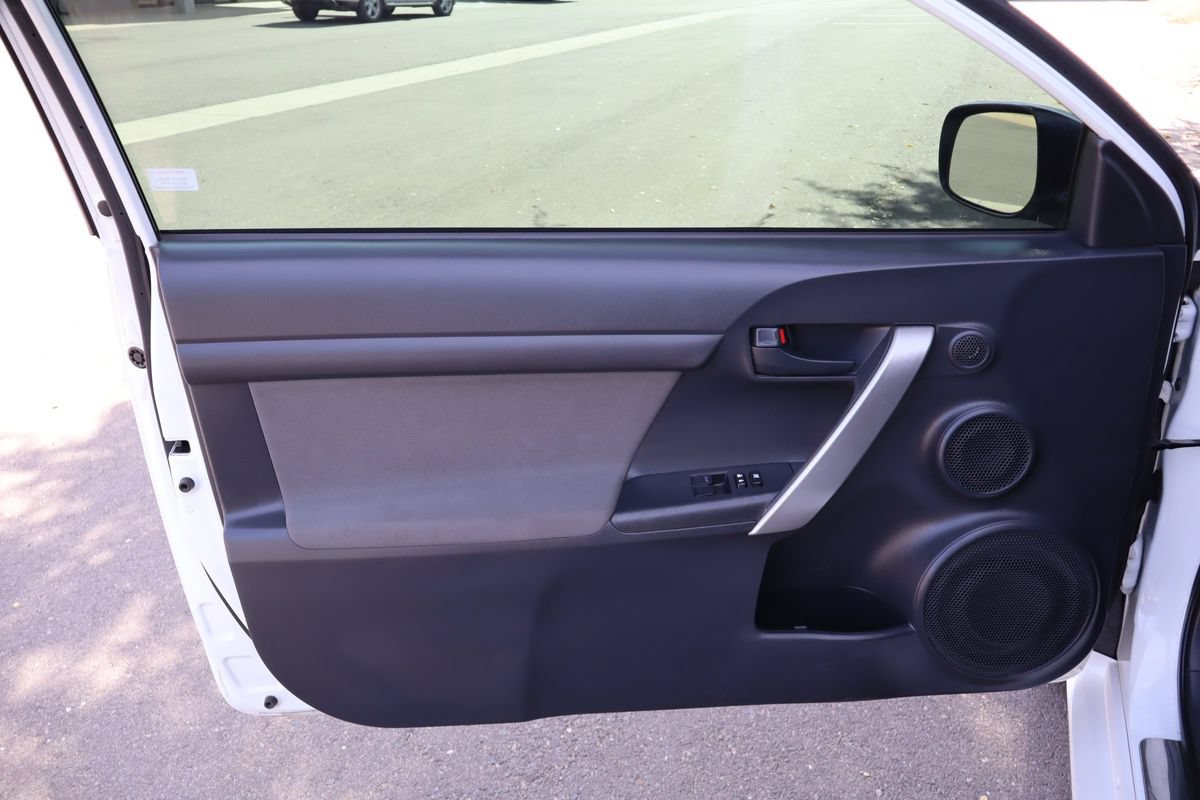 Used 2015 Scion tC FWD image 17