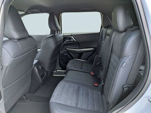 New 2026 Mitsubishi Outlander LE FWD image 12