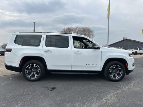 Used 2024 Jeep Wagoneer Series III image 3