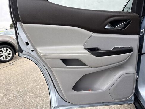 Used 2017 GMC Acadia SLT image 17