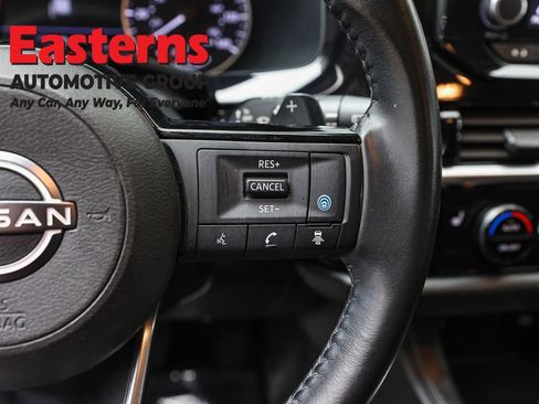 Used 2023 Nissan Pathfinder SV AWD/4WD image 16