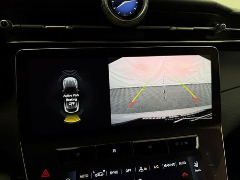 Used 2024 Maserati Grecale Modena image 28