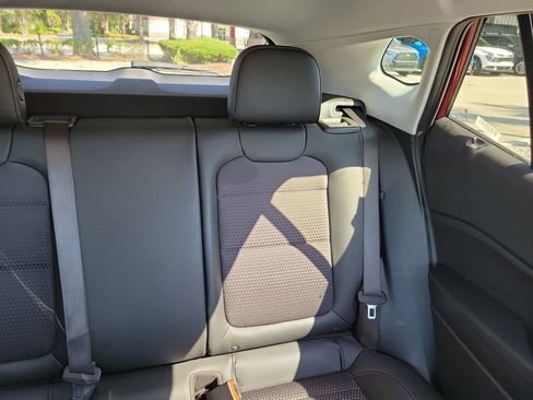 Used 2025 Chevrolet Trax LT w/ LT Convenience Package FWD image 19