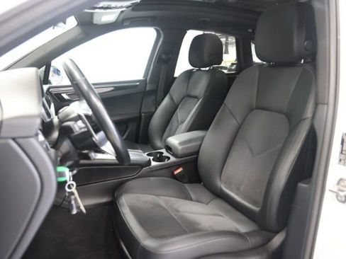 Used 2021 Porsche Macan AWD/4WD image 21