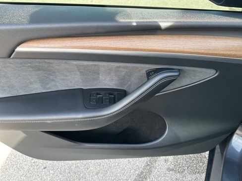 Used 2022 Tesla Model Y Long Range image 20