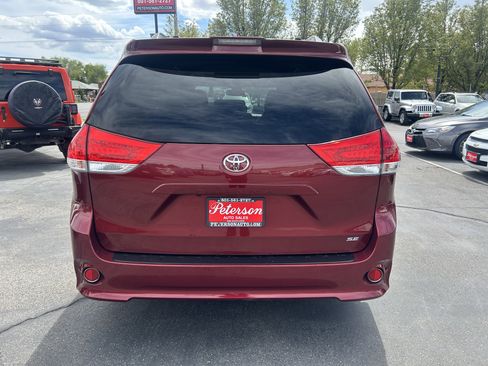 Used 2018 Toyota Sienna SE FWD image 7