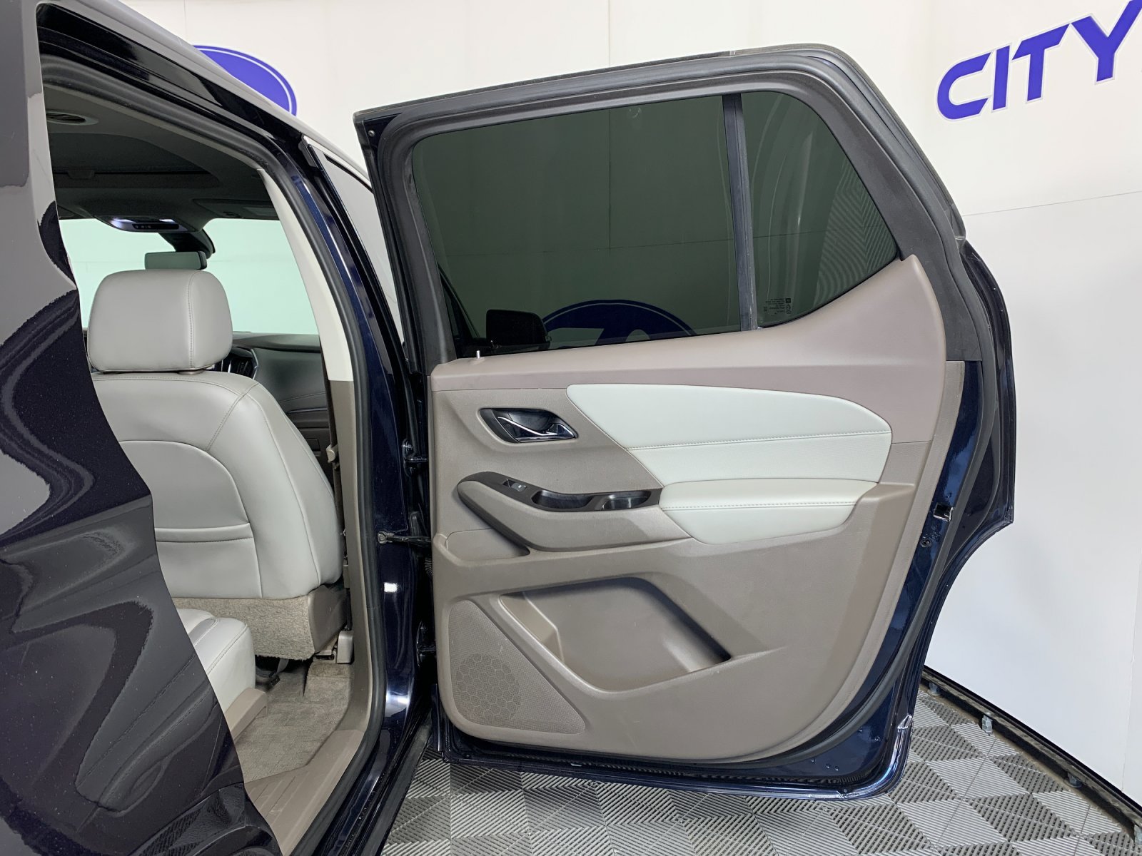 Used 2020 Chevrolet Traverse Premier w/ LPO, Floor Liner Package FWD image 25