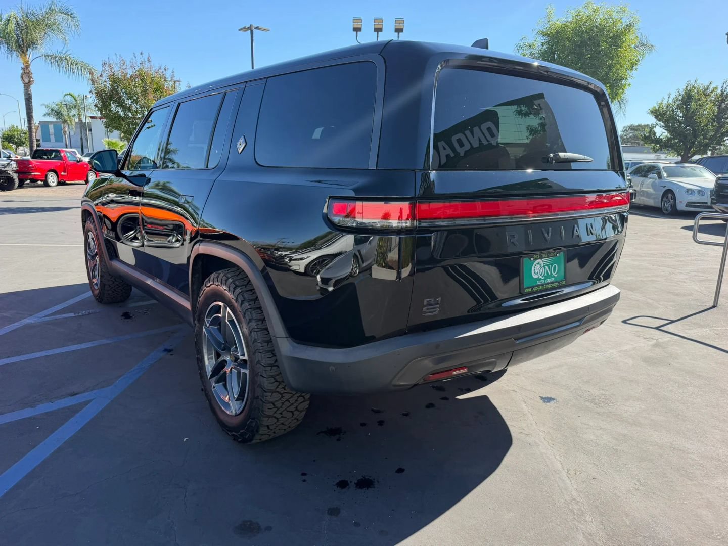 Used 2025 Rivian R1S Adventure Dual AWD/4WD image 9