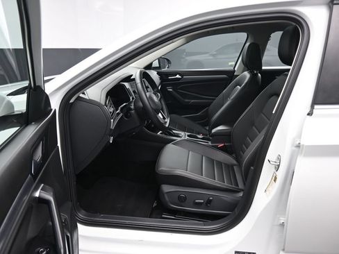 Used 2024 Volkswagen Jetta SE FWD image 12