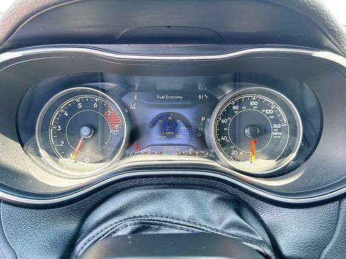 Used 2021 Jeep Cherokee Limited w/ Mopar Interior Package AWD/4WD image 12
