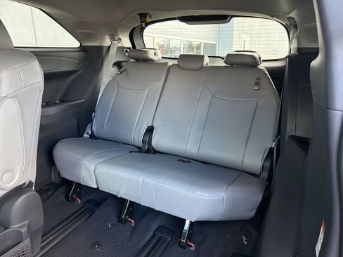 Certified 2025 Toyota Sienna XLE image 6