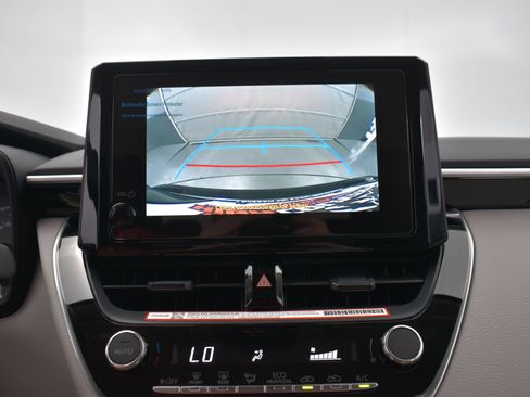 Used 2025 Toyota Corolla LE FWD image 17